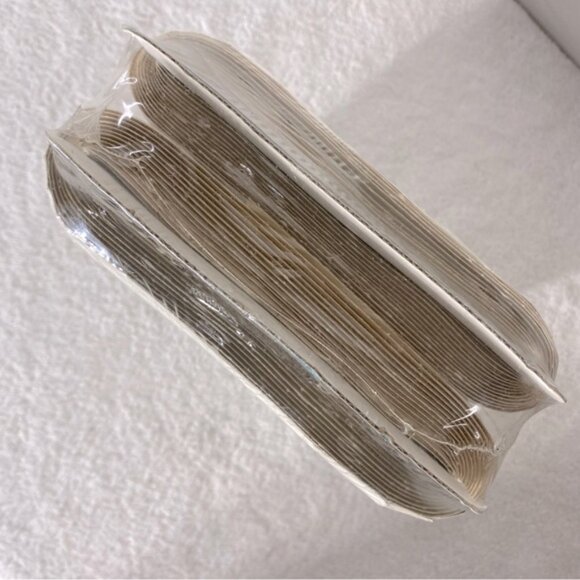 Vintage Inspirations White Textured Embossed Paintable Wallpaper Border Trim - Picture 6 of 11